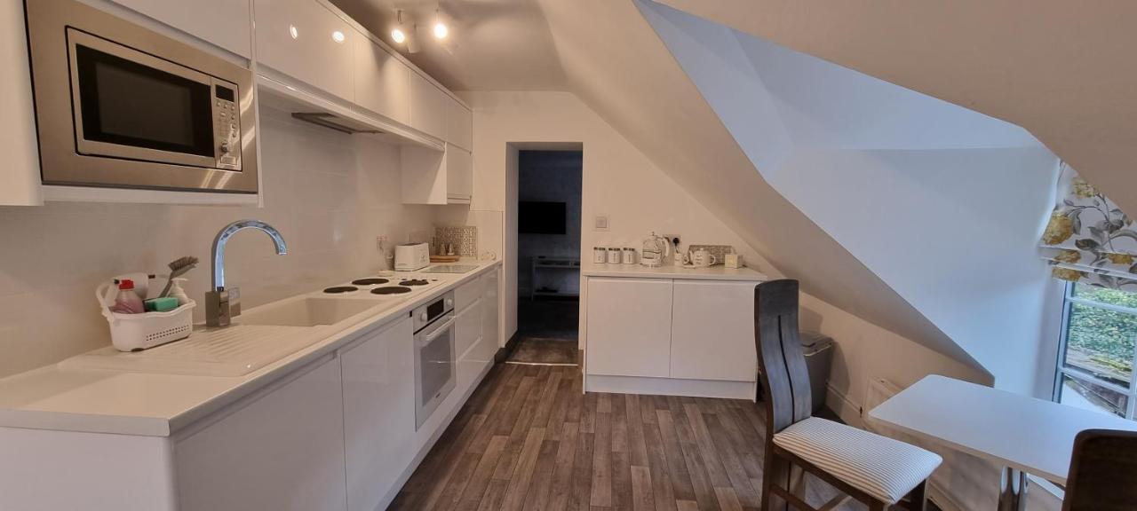 Modern And Spacious 2 Bedroom Apartment With Free Parking Glyn Ceiriog Ngoại thất bức ảnh