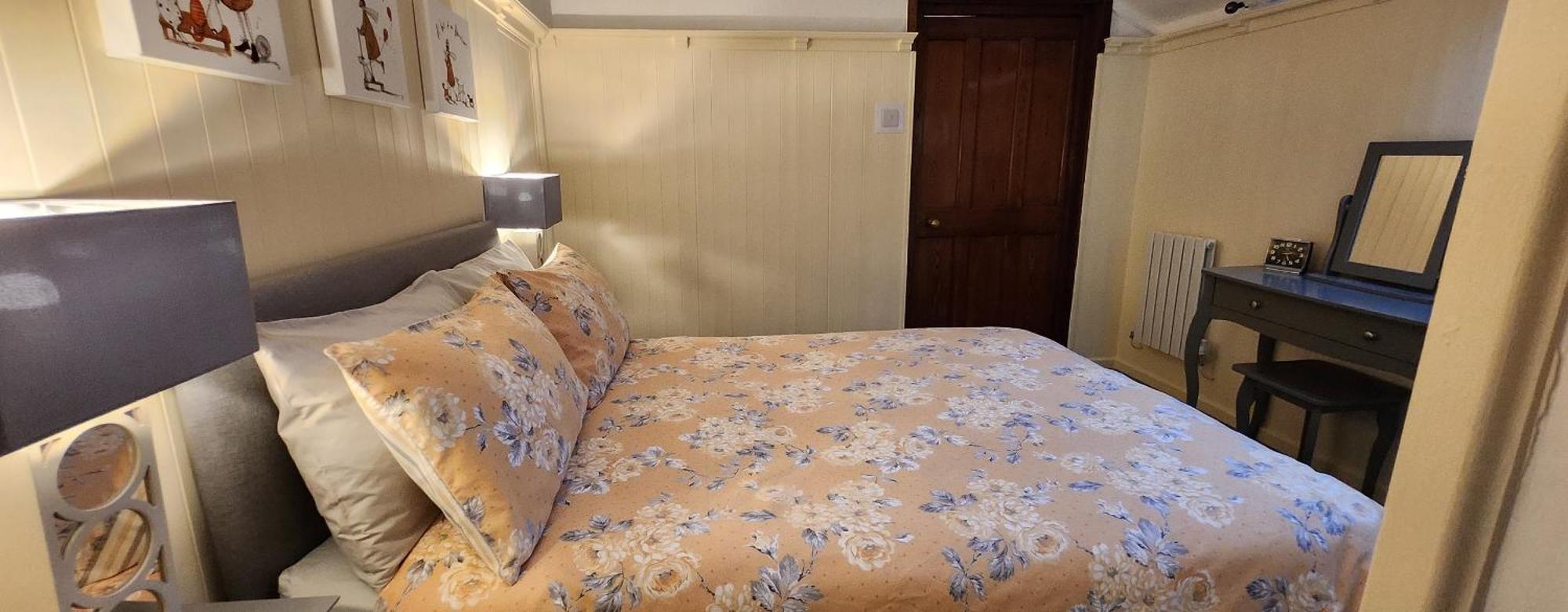 Modern And Spacious 2 Bedroom Apartment With Free Parking Glyn Ceiriog Ngoại thất bức ảnh